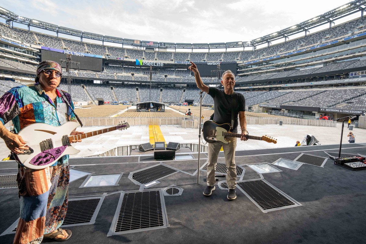 springsteen's tweet photo. https://t.co/ELdgC2lgxp