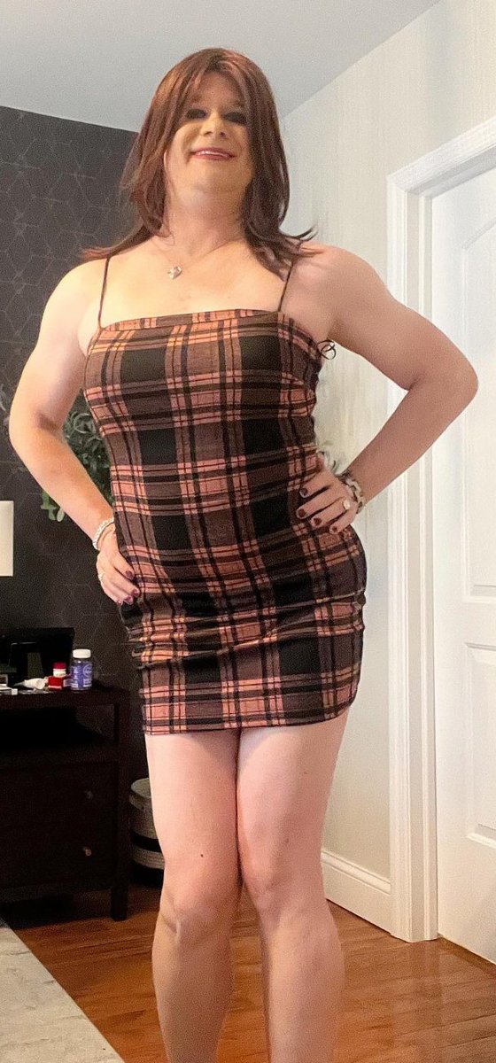 PhilipsAnthony9's tweet photo. I wear my girlfriend's party dress for one day &amp; i feel so sexy https://t.co/yAkZIiyyDc