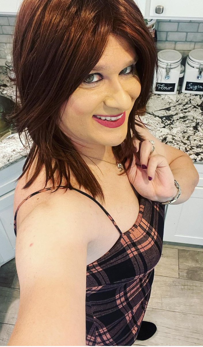 PhilipsAnthony9's tweet photo. I wear my girlfriend's party dress for one day &amp; i feel so sexy https://t.co/yAkZIiyyDc