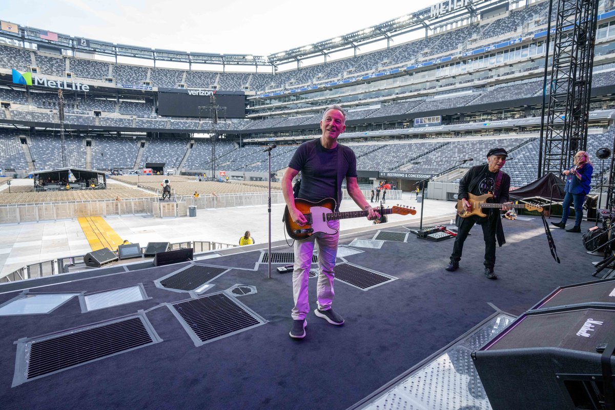 springsteen's tweet photo. https://t.co/ELdgC2lgxp