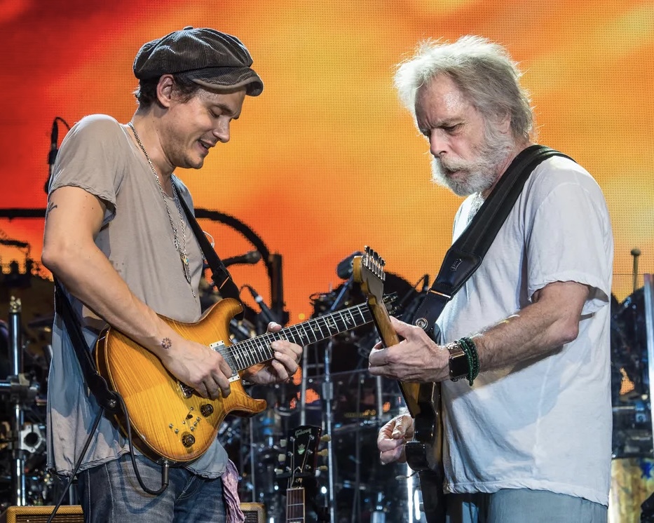 Today, the universe celebrates twice as bright. Happy birthday to the cosmic brothers @bobweir & @johnmayer 🌹 Photo by Amy Harris