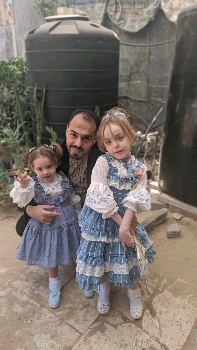 Her name is Eline, how cute she looks in her victorian dress with her sister celine, she can be a little fashionista one day, can’t she? Israel killed Eline killed with her sister celine and her dad, her mom,her 2 brothers, her grandmother, her grandfather, her uncle. #GazaAttack