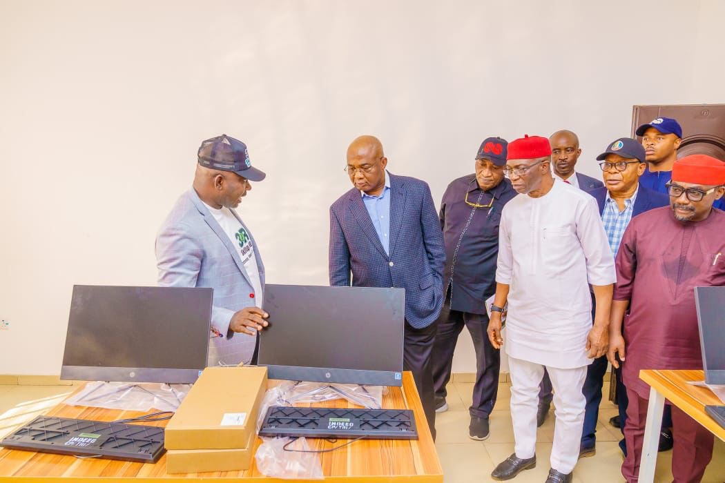 Tinubufrontier's tweet photo. Imo State has won the prestigious "Best State MDA in ICT Human Capacity Development" award at the inaugural edition of the Nigeria Gov-tech Public Service Awards, held by the Bureau of Public Service Reforms (BPSR). #ImoForHope #UzodimmaAgain @Hope_Uzodimma1 @BPENigeria https://t.co/Z8wxquu17Z