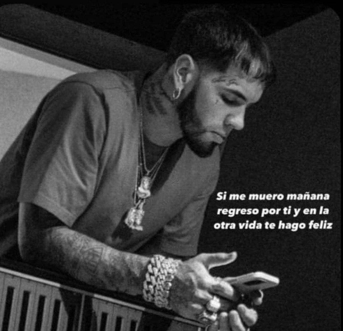 👩🏻‍❤️‍👨🏽🤞🏽