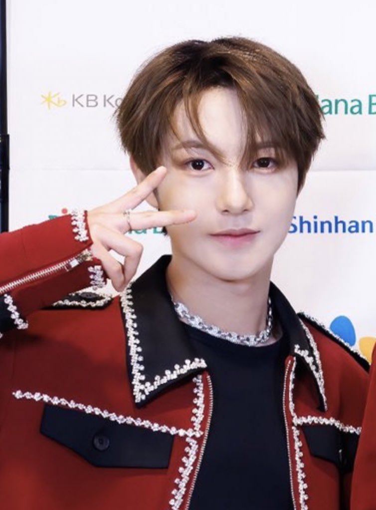 ประธานสีเหลือง เป็นแฟนกับหลีดสีแดงจริงปะ