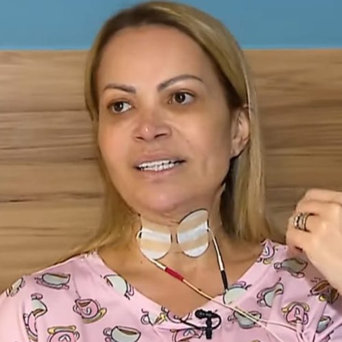 choquei's tweet image. 🚨ATENÇÃO: Solange Almeida diz que vício em vape causou lesão nas cordas vocais. 
  
A cantora Solange Almeida revelou que teve suas cordas vocais lesionadas depois de usar cigarros eletrônicos por quase nove meses.