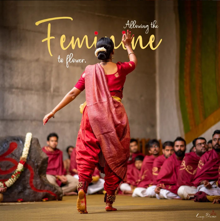 Chirppy_chirps's tweet photo. 🌼 This Navratri, let the Divine Feminine within you bloom like a radiant flower. 🌸 Embrace your strength, grace, and wisdom, and celebrate the beauty of your inner goddess. 🌟💃 #DivineFeminine #Navratri2023 #9nightsofdevi #lingabhairavi https://t.co/yPnAhism2g