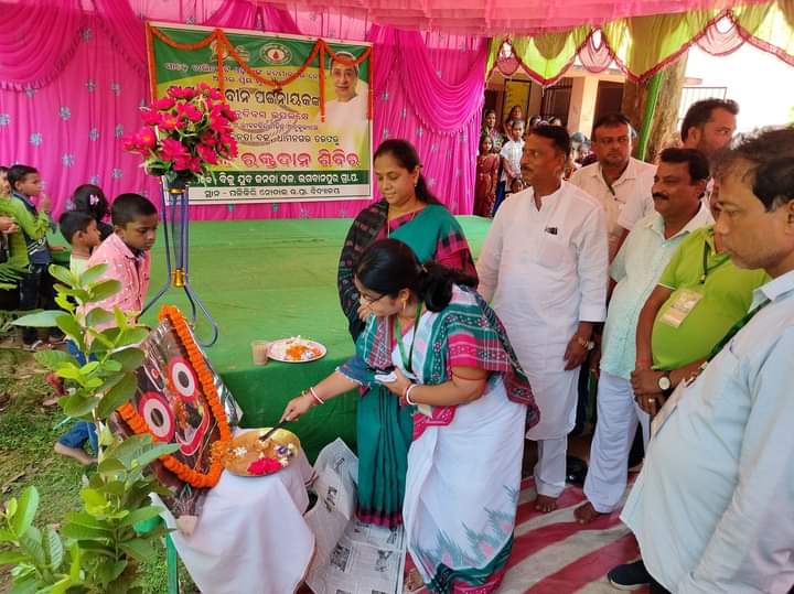 VPresidentZPBdk's tweet photo. ସାଢ଼େ ଚାରିକୋଟି ଓଡ଼ିଆଙ୍କ ଜନମାନସର ନେତା ଆମ ପ୍ରିୟ ମୁଖ୍ୟମନ୍ତ୍ରୀ ଶ୍ରୀଯୁକ୍ତ ନବୀନ ପଟ୍ଟନାୟକଙ୍କ 77ତମ ଜନ୍ମ ଦିବସ ଉପଲକ୍ଷେ ଓଡ଼ିଶା ମୋ ପରିବାର ଓ ଜୀବନବିନ୍ଦୁ ଆନୁକୂଲ୍ୟରେ ବିଜୁ ଯୁବ-ଛାତ୍ର ଜନତା ଦଳ ଧାମନଗର ତରଫରୁ ଭଗବାନପୁର ପଞ୍ଚାୟତ ପଳିକିରି ନୋଡ଼ାଲ ଉ.ପ୍ରା. ବିଦ୍ୟାଳୟରେ ବିଶାଳ ରକ୍ତଦାନ ଶିବିର ଅନୁଷ୍ଠିତ ହୋଇଯାଇଛି। https://t.co/m3VNg5oZyo