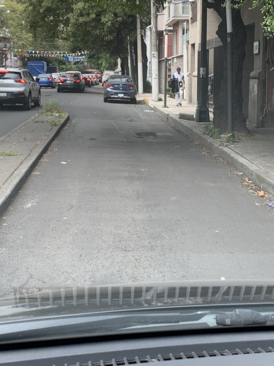 <a href="/AccionesBJ/">Acciones BJ</a> favor de reparar baches ubicados en la lateral de Correspondencia y Tlalpan hasta donde termina el paso a desnivel. No hay para dónde moverse y evitarlos.