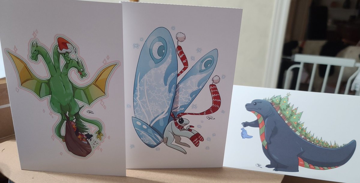 Some new holiday cards I'll be bringing around to cons this last but of the year! I gave them knock-off names lol 'Pine tree dinosaur', 'ice moth', 'three headed grumpy dragon' for ressons...👀👀👀 

Does this count as more Zilly?

#zilly #holidaycards #cutemonsters