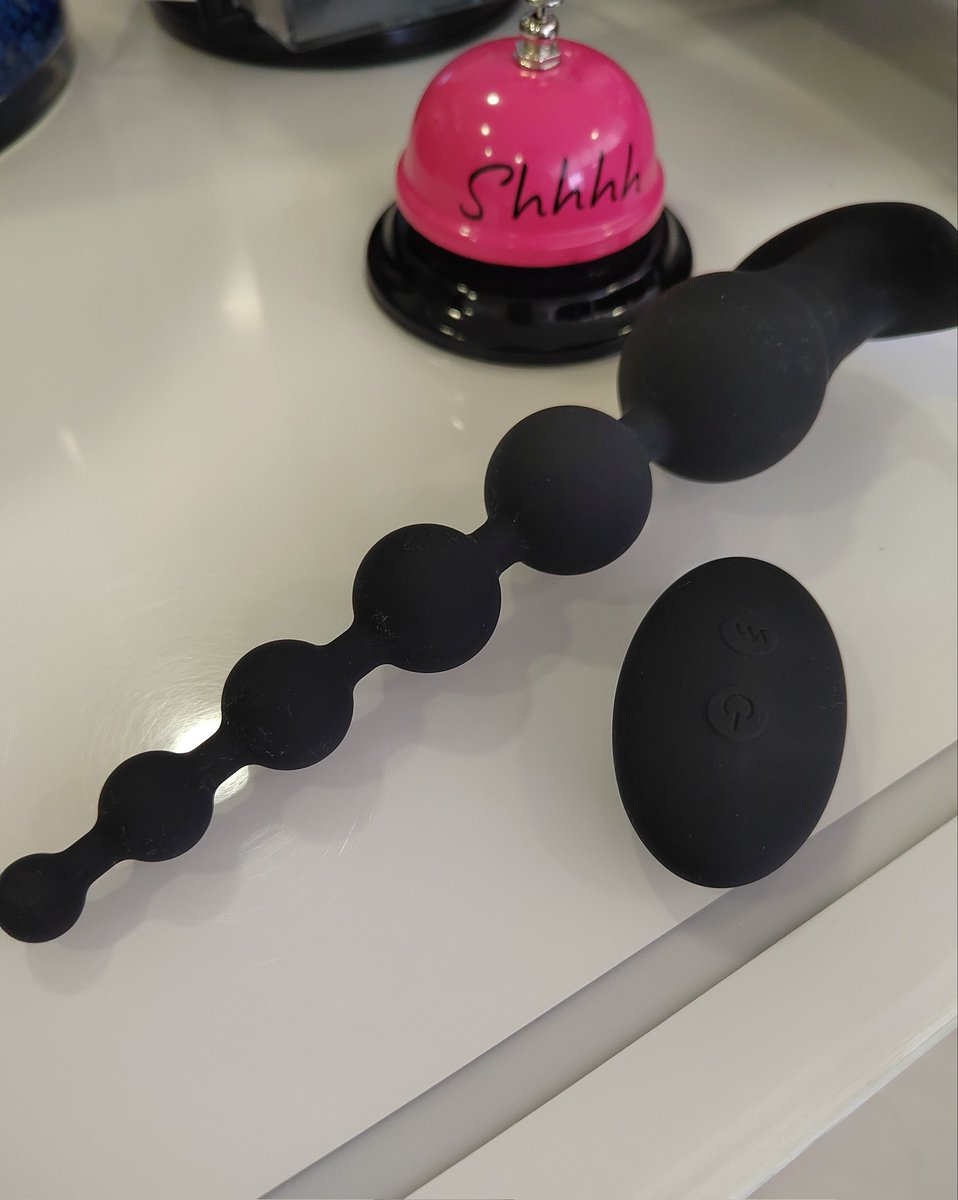 Shhhhccs's tweet photo. Rosario anal vibrador, elaborado en silicon con una textura suave y flexible, cuenta con 6 cuentas de diferentes tamaños,  10 modos de vibración qué puedes cambiar con el control remoto precio 45$ info al Dm o al 04242157841 https://t.co/Wj1DINpFTC