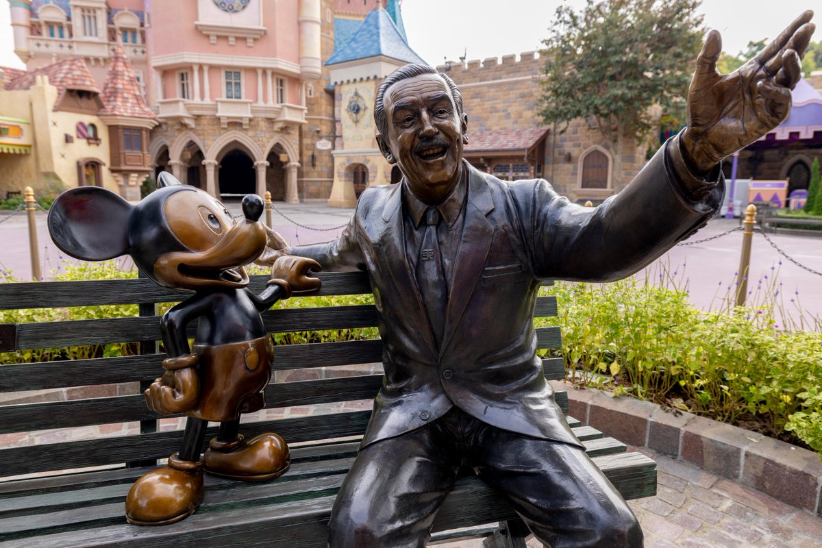 Hong Kong Disneyland unveiled Dream Makers in celebration of #Disney100, a first-of-its-kind bronze statue featuring Walt Disney and Mickey Mouse! ✨ Learn more about Dream Makers and the all-new Walt the Dreamer statue coming soon to Walt Disney World: di.sn/6016uXkWq