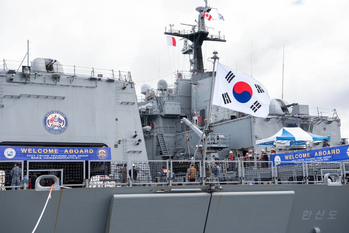 RoyalCanNavy's tweet photo. A pair of ships from the Republic of Korean Navy gave a gun salute to #HMCSSackville as it sailed past, arriving at #HMCDockyard Halifax for a port visit.

Welcome! ROKS Hansando (ATH-81) and ROKS Hwacheon (AOE-59) will be open for ship tours* Oct 17-18. https://t.co/SZua4T0wlA