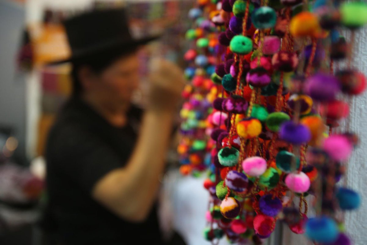 Promperu's tweet image. 👉 Este evento es el epicentro de innovación, diseño y sostenibilidad, esencial para diseñadores, empresarios y profesionales del sector peruano.

📌 Conoce más aquí: gob.pe/es/n/850427.

🌐 perumoda.com

#PeruModa2023 #PeruModaDeco #ModaSostenible

🧵2/2