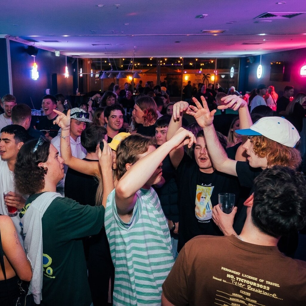 🏆 WIN $200🏆 This Saturday night at Varsity Joondalup! Bust-a-move to LIVE MUSIC🎶 
Tag your crew for the chance to win a $200 bar card to spend in venue on the night! Winner announced this Friday ONLY on the Varsity account! Grab your card at the even… instagr.am/p/CydCZZcMWuJ/