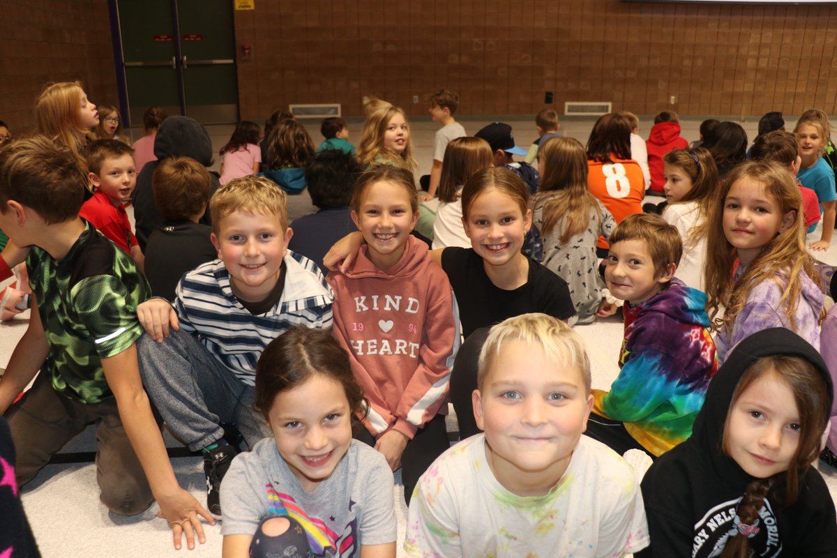 LakeheadSchools's tweet photo. Today, Chair of #LPStb Ellen Chambers attended the launch of Waste Reduction Week at Claude E. Garton Public School! The event was led by EcoSuperior &amp; the City of Thunder Bay. Reduce, Reuse and Recycle has been joined by Rethink, Refuse &amp; Repair! https://t.co/2QuLpLDCWS