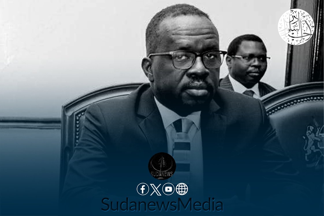 sudanews1's tweet photo. بعد مرور ٦ أشهر على الحرب، الطريق الوحيد لإيقاف الحرب هو جلوس قيادة الجيش والدعم السريع والقوى المدنية الداعية لايقاف الحرب والمؤمنة بالتحول المدني الديمقراطي والوصول لاتفاق سياسي شامل ينهي الحرب ويؤسس لبناء دولة غير منحازة تتحقق فيها شعارات ثورة ديسمبر في الحرية والسلام والعدالة وجوهر الاتفاق تتمثل في الاتي :

تاسيس وبناء جيش مهني قومي واحد يبتعد من السياسة والاقتصاد ومهمته حماية الحدود فقط من المخاطر الخارجية بتوحيد (القوات المسلحة و الدعم السريع و حركات الكفاح المسلح ) في جيش واحد

تفكيك عناصر النظام السابق من مؤسسات الدولة المدنية والعسكرية

عدالة انتقالية وتعويض للضحايا

سلطة مدنية كاملة في كافة مستوياتها

فترة انتقالية تأسيسية يتم فيها الاتي :

تحقيق السلام الشامل في السودان

تأسيس و بناء الجيش المهني القومي الواحد

تأسيس وإعادة بناء مؤسسات الدولة المدنية

العدالة الانتقالية وتعويض الضحايا

الاتفاق ��لى دستور دائم لحكم البلاد

معالجة الوضع الانساني والاقتصادي

✍️ طه عثمان إسحق
القيادي بقوى الحرية والتغيير

-------------------------------------------

#السودان
#طه_عثمان_إسحق
#قوى_الحرية_والتغيير
#لا_للحرب
#لازم_تقيف
#السودانيون_يستحقون_السلام