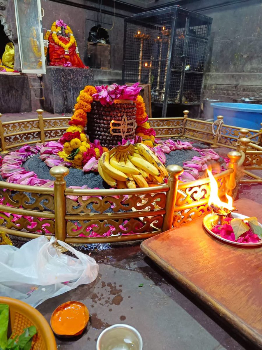 श्री घृष्णेश्वर ज्योतिर्लिंग जी के आज के संध्या कालीन आरती के दिव्य श्रृंगार दर्शन 16.10.2023