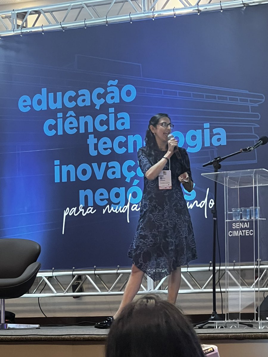 ronaldomenezes's tweet photo. @ana16_jaramillo presenting our work! https://t.co/1fO4cpayJy