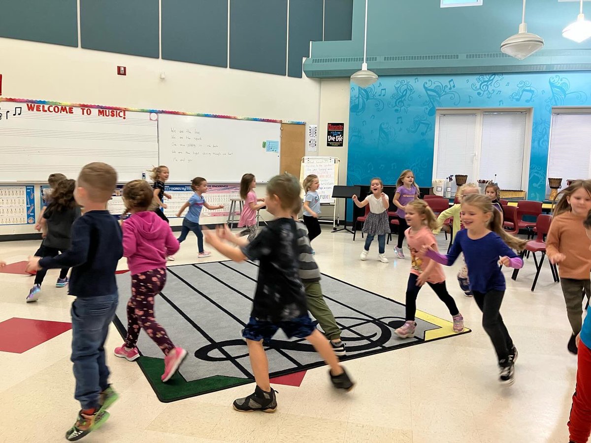Mrs. McKibbon’s grade Primary music class @Riversidemira was filled with beautiful singing and dancing. They sang their welcome song &amp; songs about animals. They also learned a new song about 5 little turkeys where they practiced steady beat &amp; counting skills. Great job grad P 🎶