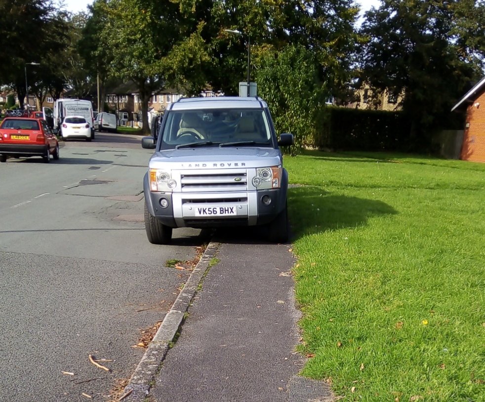 FlixtonThings's tweet photo. As off road as it will ever go.
@YPLAC @BlatantWatch
#PavementsForPeople  #BadParking https://t.co/YXqxyzxgY4