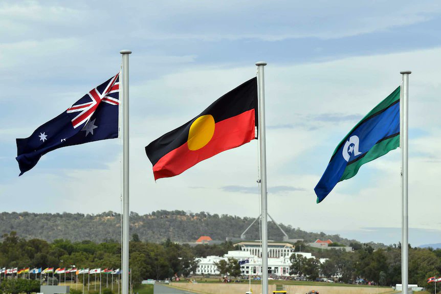 The Australian #Aboriginal Flag ⚫️🟡🔴represents Indigenous #Australians 🇦🇺and holds special status alongside the national flag and the #Torres Strait Islander Flag.