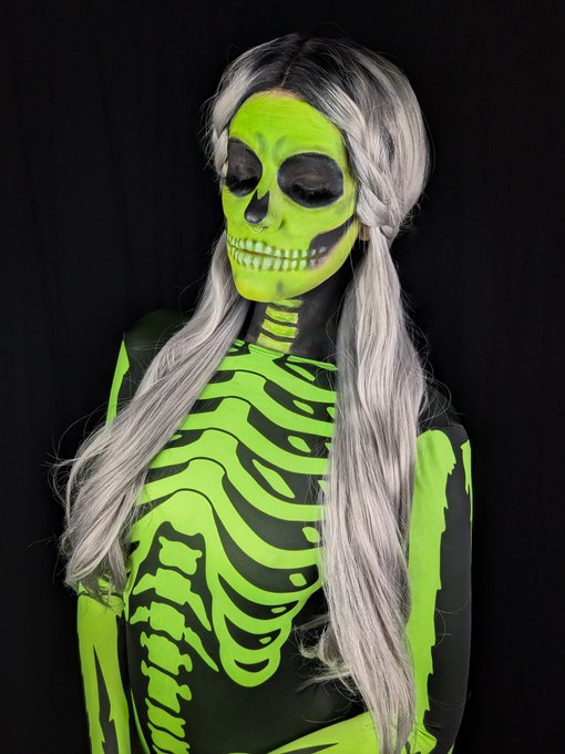 💀 spooky scary skeletons 💀 https://t.co/Yvwe3qsyXg