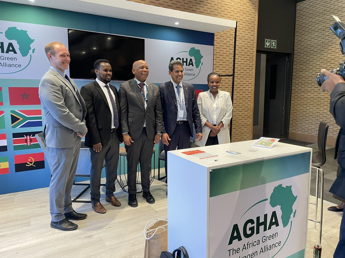 MsKabue's tweet photo. Joined a panel discussion with members of the Africa Green Hydrogen Alliance #AGHA #Mauritania #Kenya #Namibia #SouthAfrica on catalytic green hydrogen projects at the second  #SAGreenH2Summit in Cape Town &amp; interacted with the AGHA chair @Kgosientsho_R https://t.co/ZdJJxrvP8u