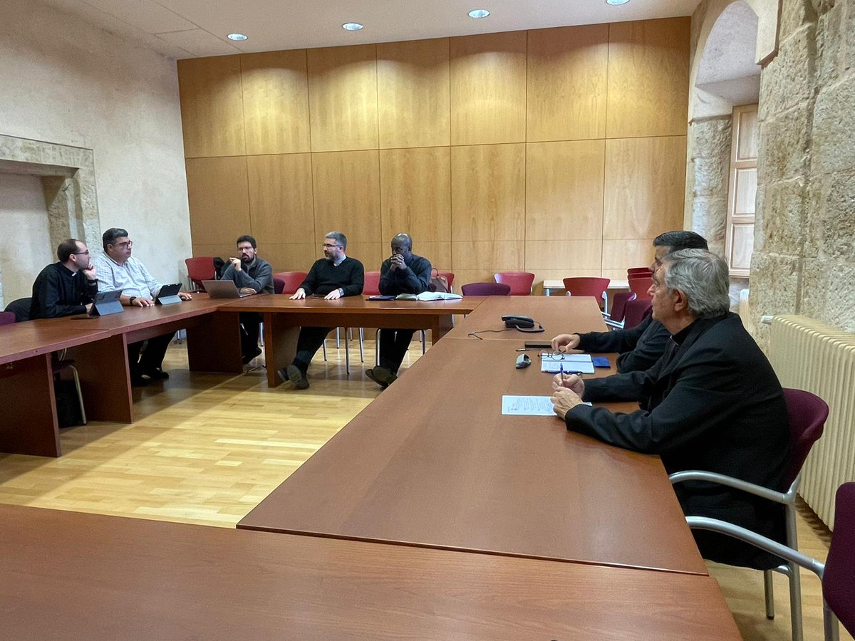 archiValladolid's tweet photo. Hoy se ha reunido la Mesa Regional de Pastoral Juvenil con el obispo de @diocesissalaman para hacer balance de la #JMJ y compartir proyectos e inquietudes de cara a este curso😊 https://t.co/knbNAbvAJF