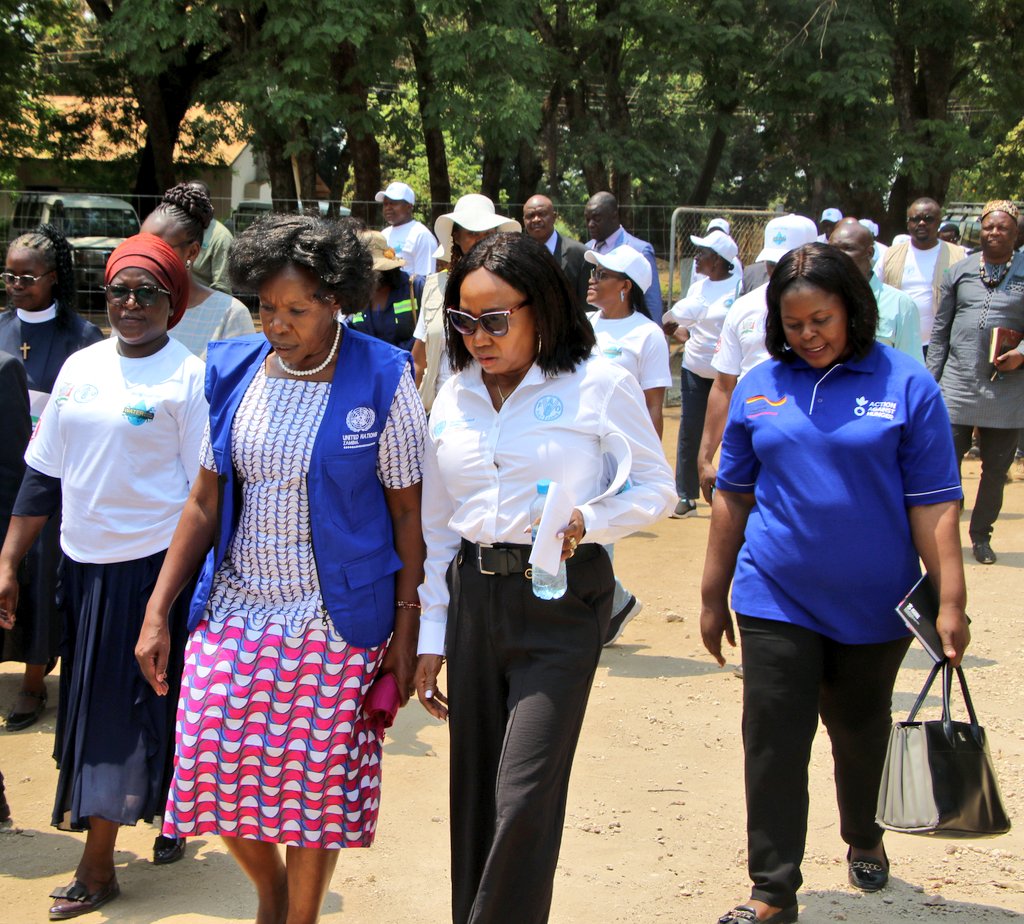 🌍 #WorldFoodDay2023 at Chipembi School! UN Resident Coordinator @Beatricemutali called for government action on water! "Let's join hands to design science &amp; evidence based policies backed by increased investment, legislation, technologies, innovations &amp; capacity building."