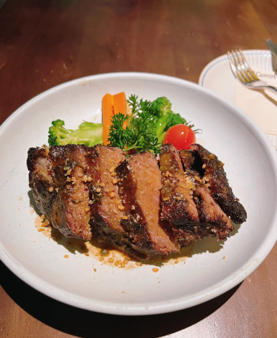 NotPattyHeaton's tweet photo. Dinner today.
I went out for steak and white wine by myself and had a great time, I'm such a foodie!😊😊 https://t.co/BuK4yDszsH