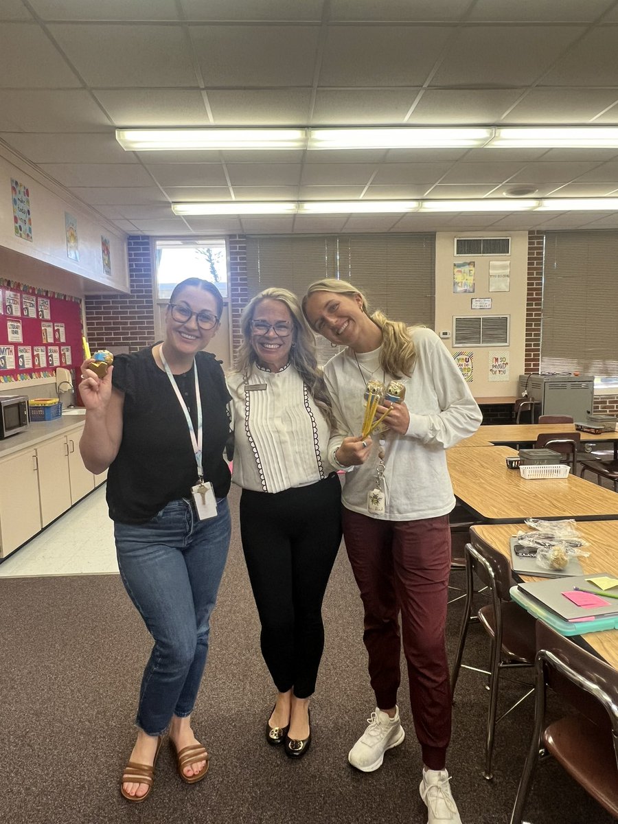 P_Vickaryous's tweet photo. Loved spending time with amazing educators and setting goals for students using Accelerated Reader at @AllenParkElem. Allen Park sees every student with #acceleratedreader and shines the light on their successes! @RenLearnUS @LeeSchools https://t.co/HjOtvqSn5r