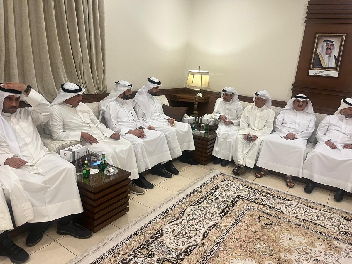 زيارة رئيس مجلس إدارة الخطوط الجوية الكويتية وبعض مدراء الدوائر لمقر النقابة بالسرة اليوم الاثنين الموافق ١٦/ ١٠/ ٢٠٢٣م لمناقشة مطالبات النقابة العمالية المستحقة لملامسة آمال وتطلعات وطموحات العاملين والشركة في آن واحد