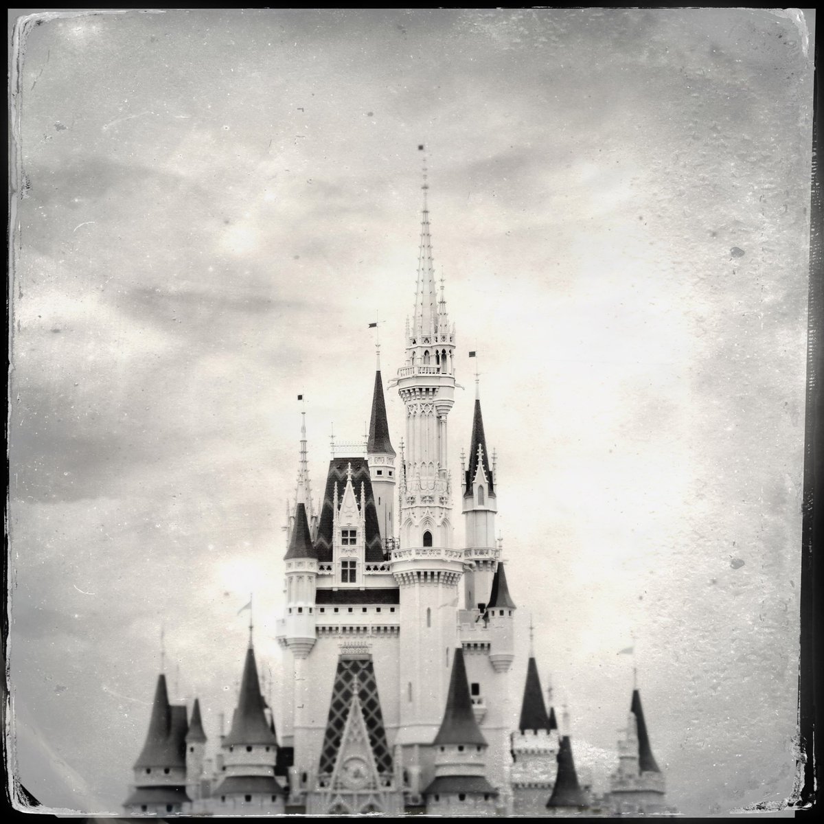 New ep today!!! We got Disney parks podcasters Julie and Katie along with Disney Parks enthusiast and Chalamet podcaster extraordinaire <a href="/TheDaneMcDonald/">Dane McDonald</a> to come quiz all about the most magical place on earth: Disney World! Catch it in your feeds now!