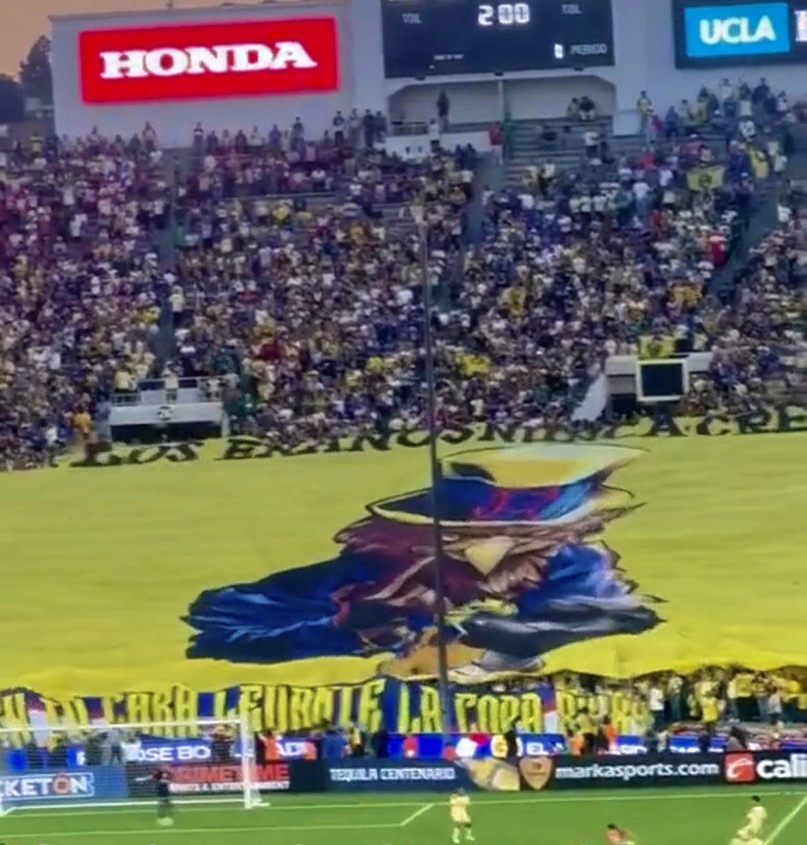 johncarp1916's tweet photo. Una vez más te ganamos en la cancha y en la tribuna. Esto es el @ClubAmerica, el más grande de la historia y su afición que manda en 2 países.
No te olvides
EN TU CARA LEVANTE LA COPA 83-84
¿También fue la televisora?
#Losdueñosdelgabacho
#LQME2P https://t.co/xly59XLZa8