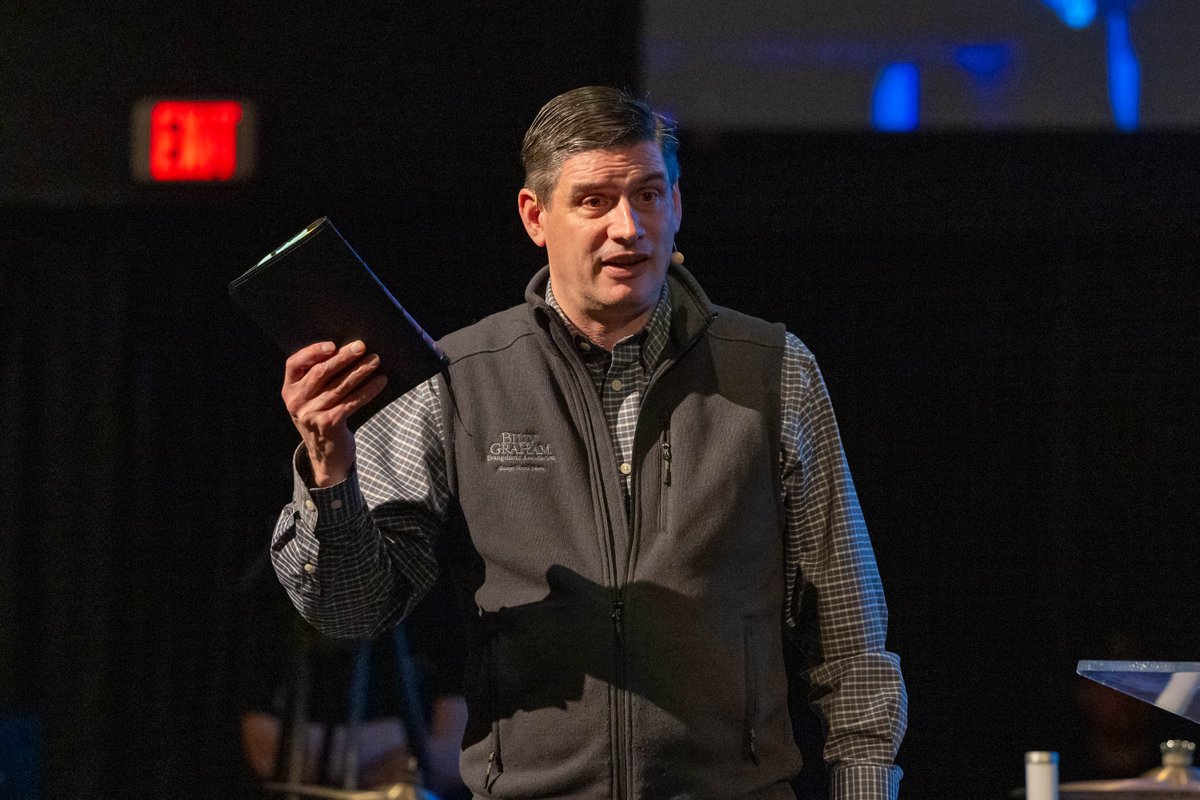 Franklin_Graham's tweet photo. My son @WillGraham_4 was in British Columbia, Canada, over the weekend to preach the Gospel on the Thompson-Okanagan #LookUpTour. We praise God for lives transformed by the Good News of Jesus Christ in Kamloops, Vernon, and Kelowna! Pray today for this region of Canada. https://t.co/icOkfd8UqR