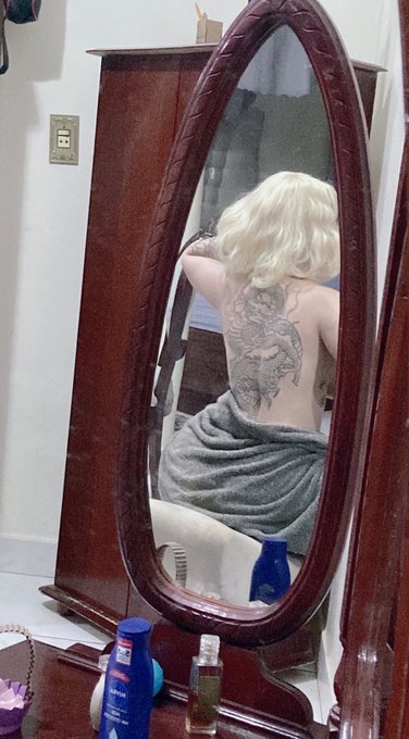 Se falar Let&iacute;cia shirayuki 3 vezes em frente o espelho com as luzes apagadas essa mo&ccedil;a aparece https://t