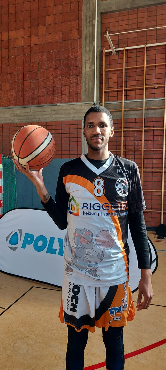 tvob_blackflyz's tweet photo. Die #BlackFlyz des TV #Olpe/TV Jahn #Siegen präsentieren mit KORI GUEST einen weiteren Neuzugang im Kader unseres Regionalliga-Teams.
Der US-Amerikaner kommt von der Oklahoma City University an den #Biggesee.
https://t.co/Yp8Yiw12xB
#Basketball https://t.co/FAghknoOFc