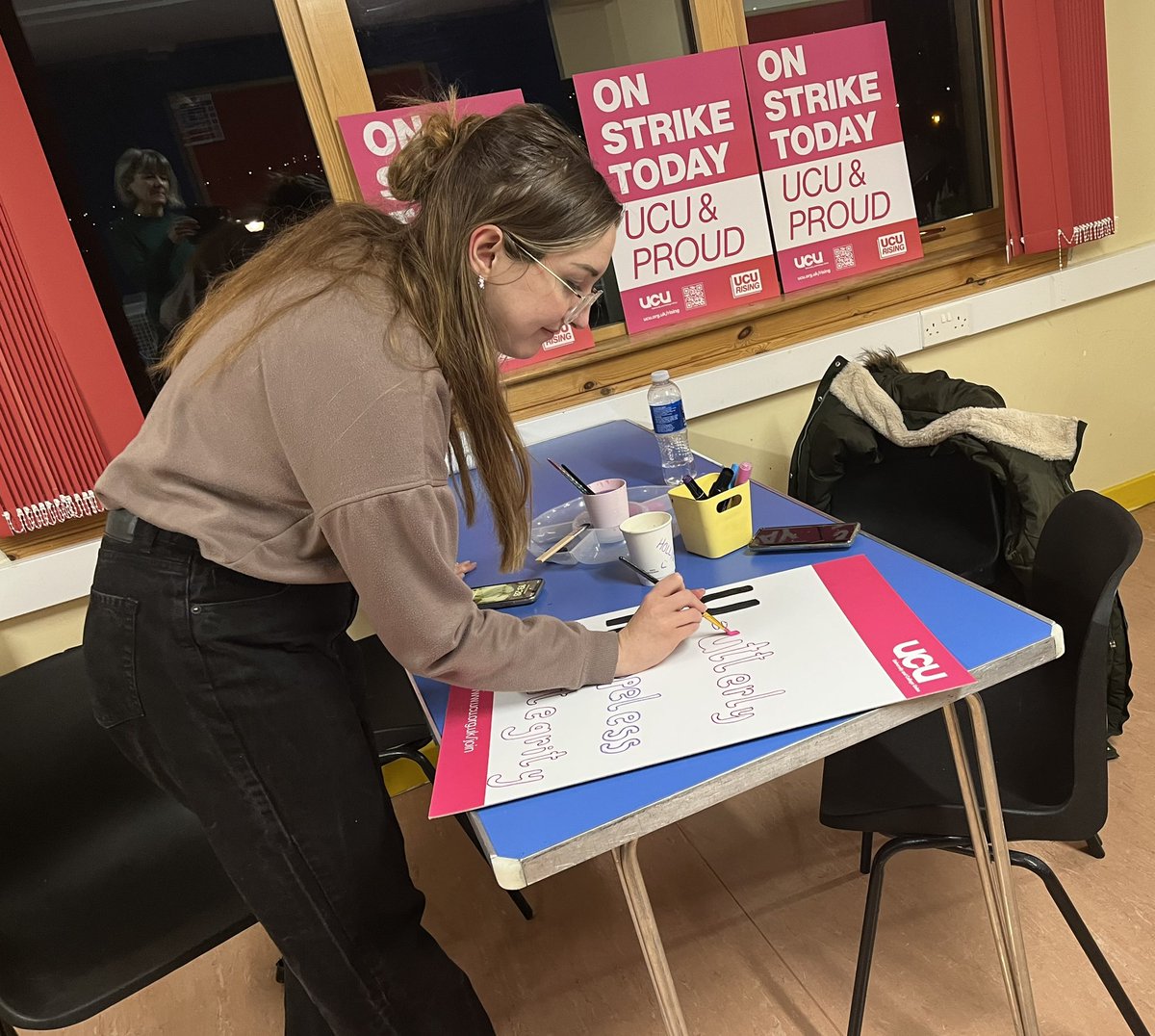 UCUScotland's tweet image. A lot of strike prep taking place this evening in Inverness @UHI_UCU #ucuRISING #saveUHI