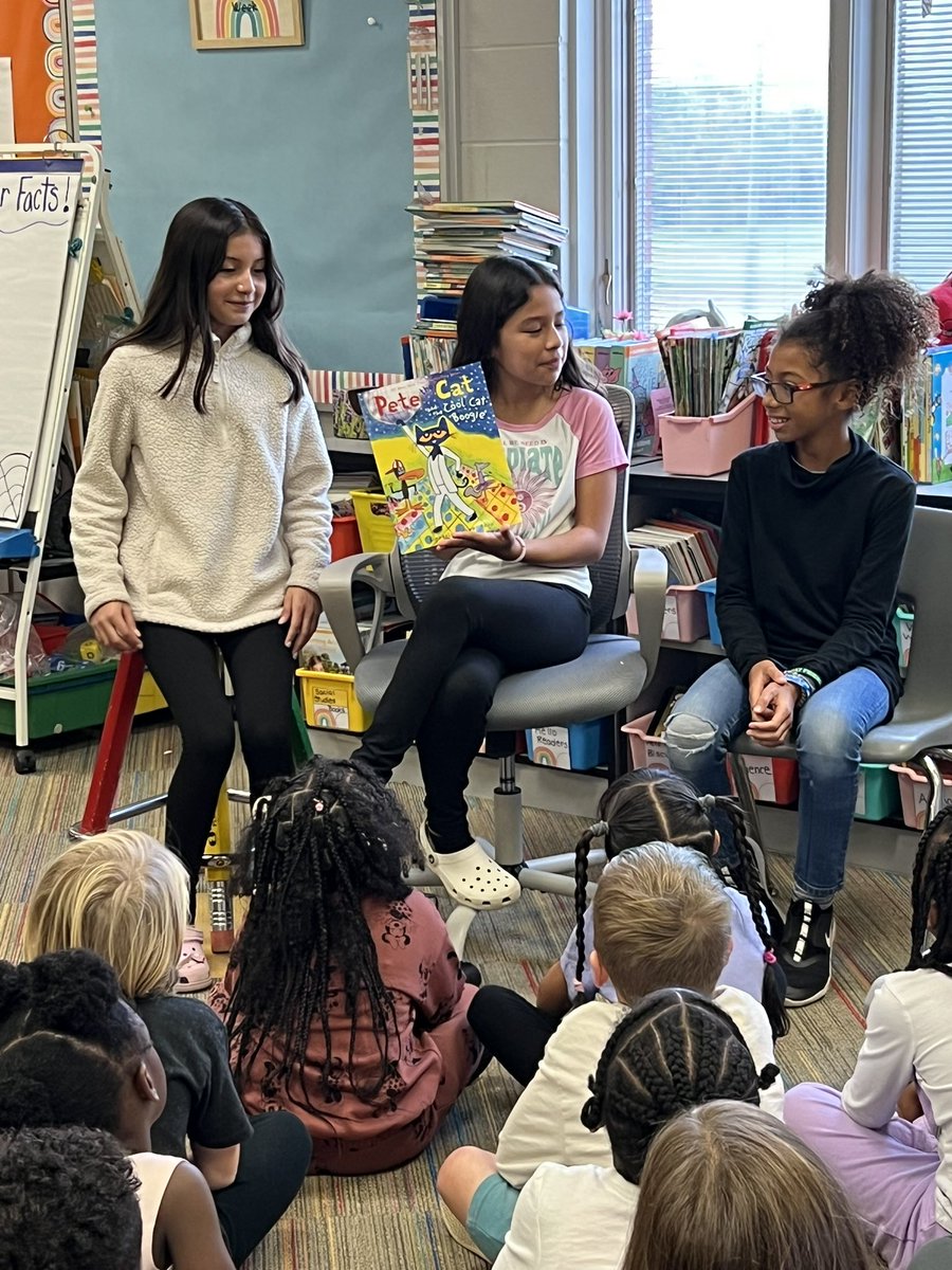 These @Slate5th stars combined their money and bought a book for @mchughbeth 1st grade class and then shared the book with her class! #itsworthit #theSlate⭐️