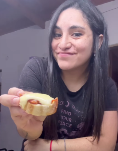 AnaMGuimaraens's tweet photo. La tía   de Juli de una capa cocinando   @lapasamoscomiendo yo la sigo a Jessica  Viene de Familia la cosa Pensé que era la madre pero no ... es la tía 
#CortaporLozano https://t.co/STm8URzgtD