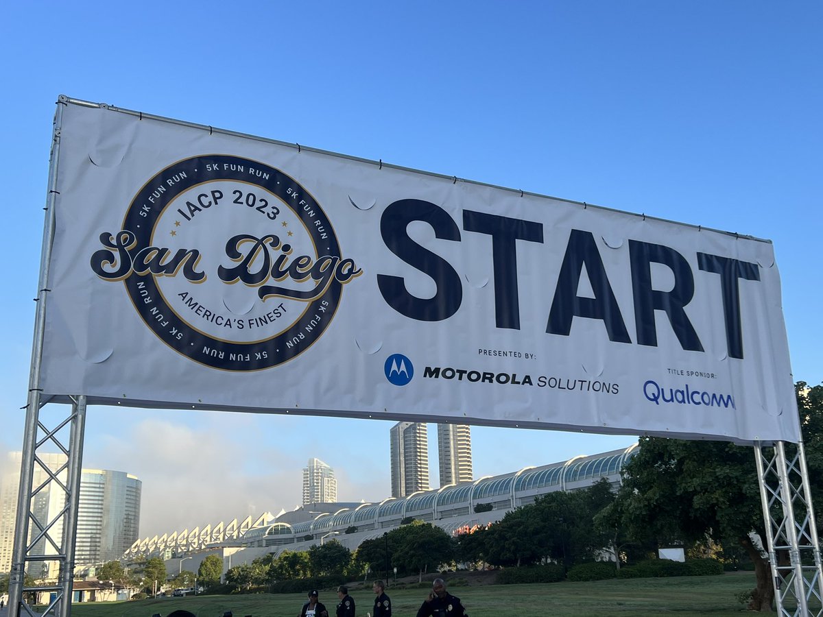 Ckgoodman's tweet photo. @sdpolicefdtn  can't beat a #MotivationalMonday fun run with SD Police Foundation  to start your week. https://t.co/uIgm5Bm6eK