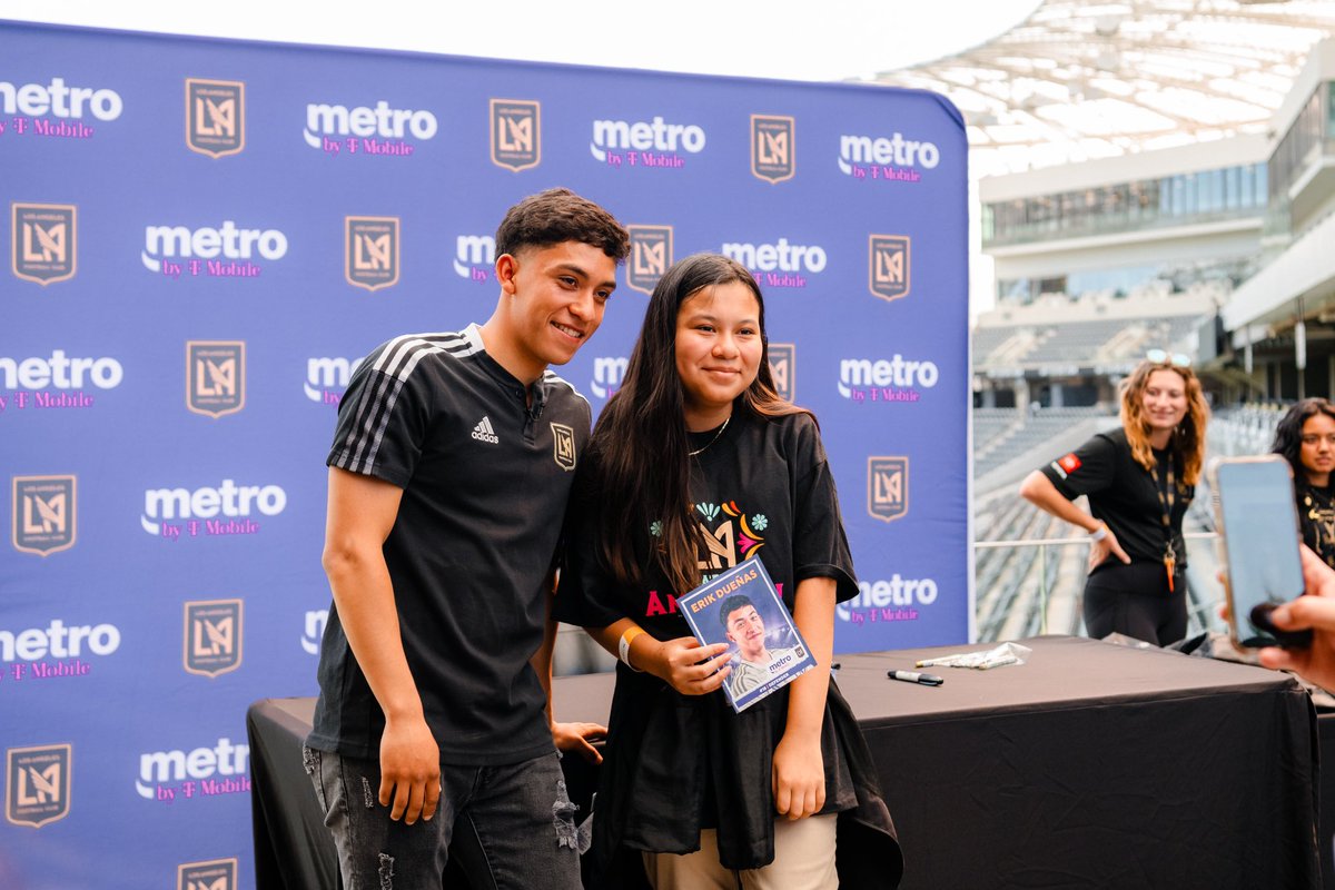 #LAFC and <a href="/MetroByTMobile/">Metro by T-Mobile</a> hosted students from 32nd Street USC Performing Arts Magnet to enjoy a cultural tour of Los Angeles. Led by Enrique C. Ochoa, Professor of History and Latin American Studies at California State University, Los Angeles, this tour allowed students to