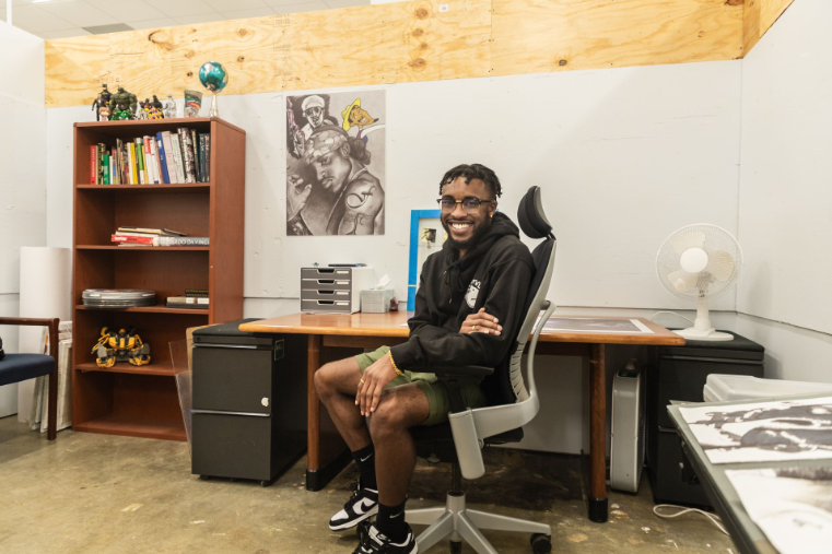 ISUGradSchool's tweet photo. Our new MFA Art Studios at Eastland Mall opened on October 5, providing a new and improved space for #GradBirds like Alan Atkins. Alan, a third-year MFA student, specializes in drawing and illustration with a focus on celebrating Black culture. ποΈ https://t.co/CtEKXUHlLp