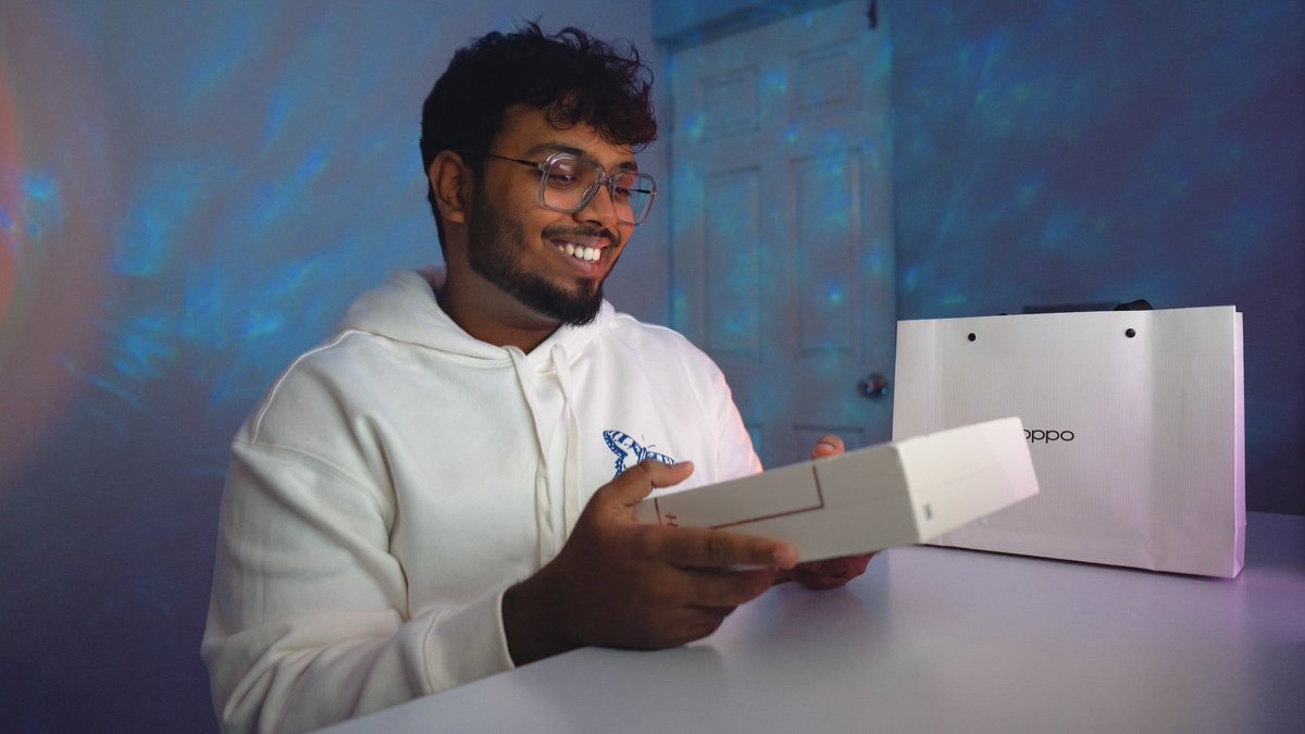 nikofwest's tweet photo. Oppo sent me their new flagship! The find N3 flip.

Made an unboxing video: https://t.co/iRUnME4MCi https://t.co/pxGleAend7