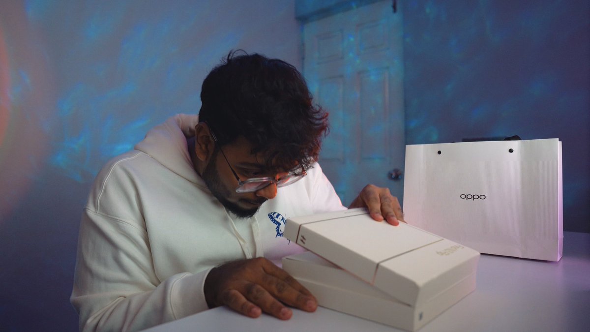 nikofwest's tweet photo. Oppo sent me their new flagship! The find N3 flip.

Made an unboxing video: https://t.co/iRUnME4MCi https://t.co/pxGleAend7