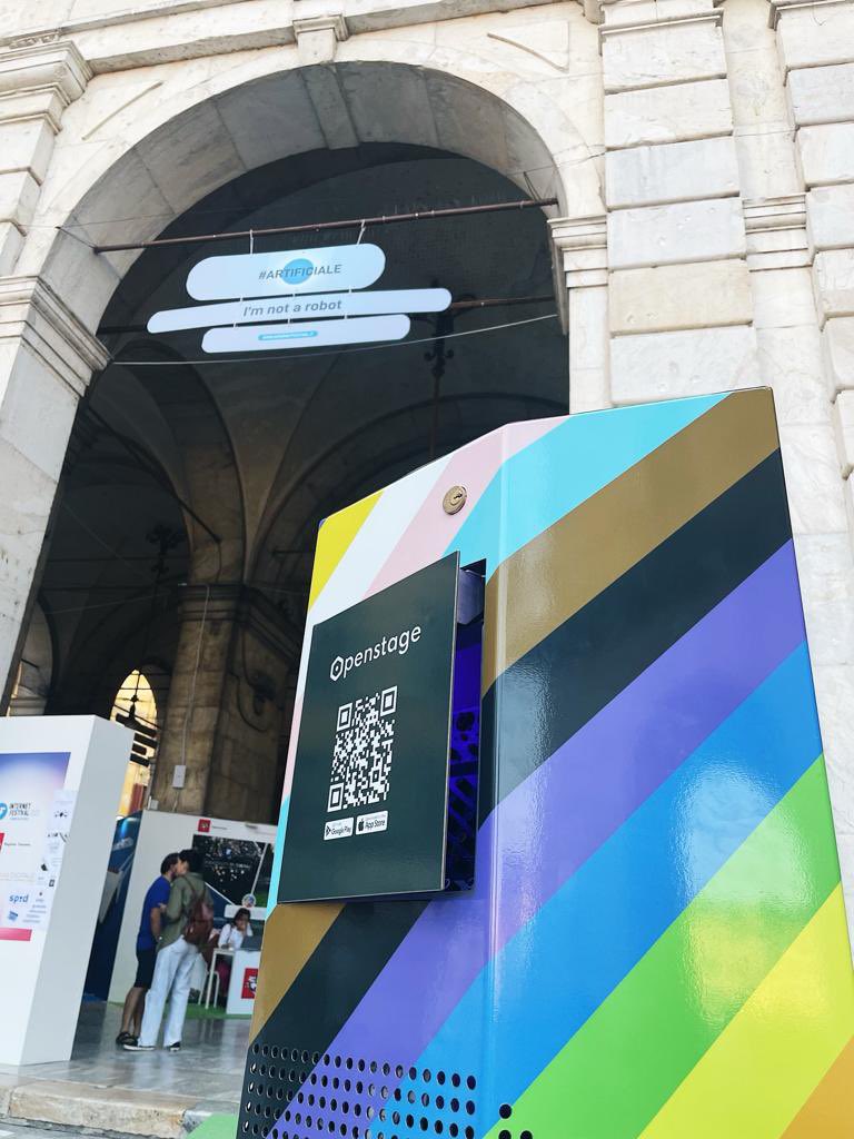 OpenStage_it's tweet photo. Anche quest'anno il nostro totem Open Stage è atterrato a #internetfestival di Pisa! 12 talenti emergenti hanno intrattenuto per quattro giorni il pubblico del festival con la loro musica. Grazie di cuore a tutti! Al prossimo anno https://t.co/dZcTlurq2X