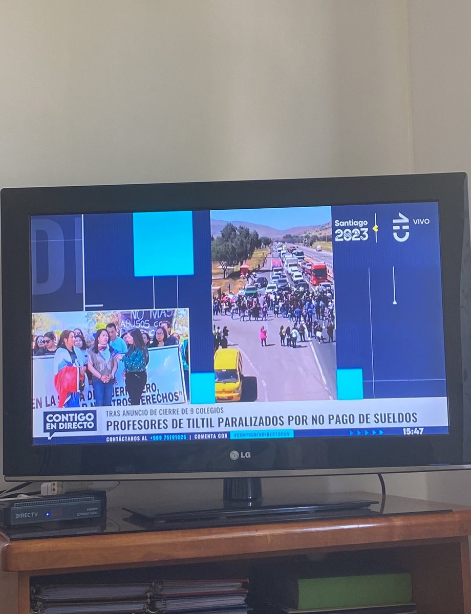 danipep's tweet photo. Hoy es el día del profesor y carabineros los moja por reclamar sus derechos básicos
#laeducacionentiltilestadeluto
#noalcierredecolegiosentiltil https://t.co/bzEISdiPOk