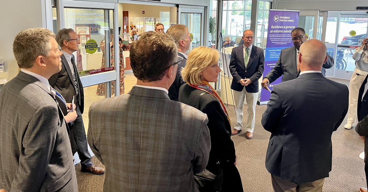 RepGregMurphy's tweet photo. It was a pleasure to host a roundtable with my @WaysandMeansGOP colleagues to hear from local officials, physicians, and hospital representatives in Belhaven and ECU Beaufort to examine access to rural health care. https://t.co/7rj4LxHiMG