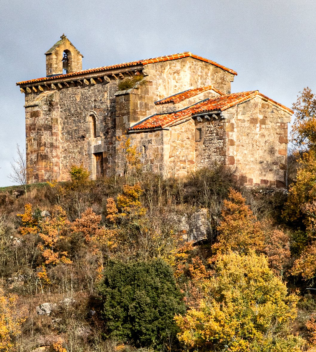 Businirmaslejos's tweet photo. ERMITA PRERROMÁNICA
La ermita de Ntra Sª del Cerro de Cueva de Juarros #Burgos, conserva una traza que responde al modelo de iglesia altomedieval de principios del siglo X.
Este primitivo templo se remodeló en la 2ª mitad del siglo XII siguiendo la moda del nuevo estilo románico https://t.co/MfYjoG1c3t